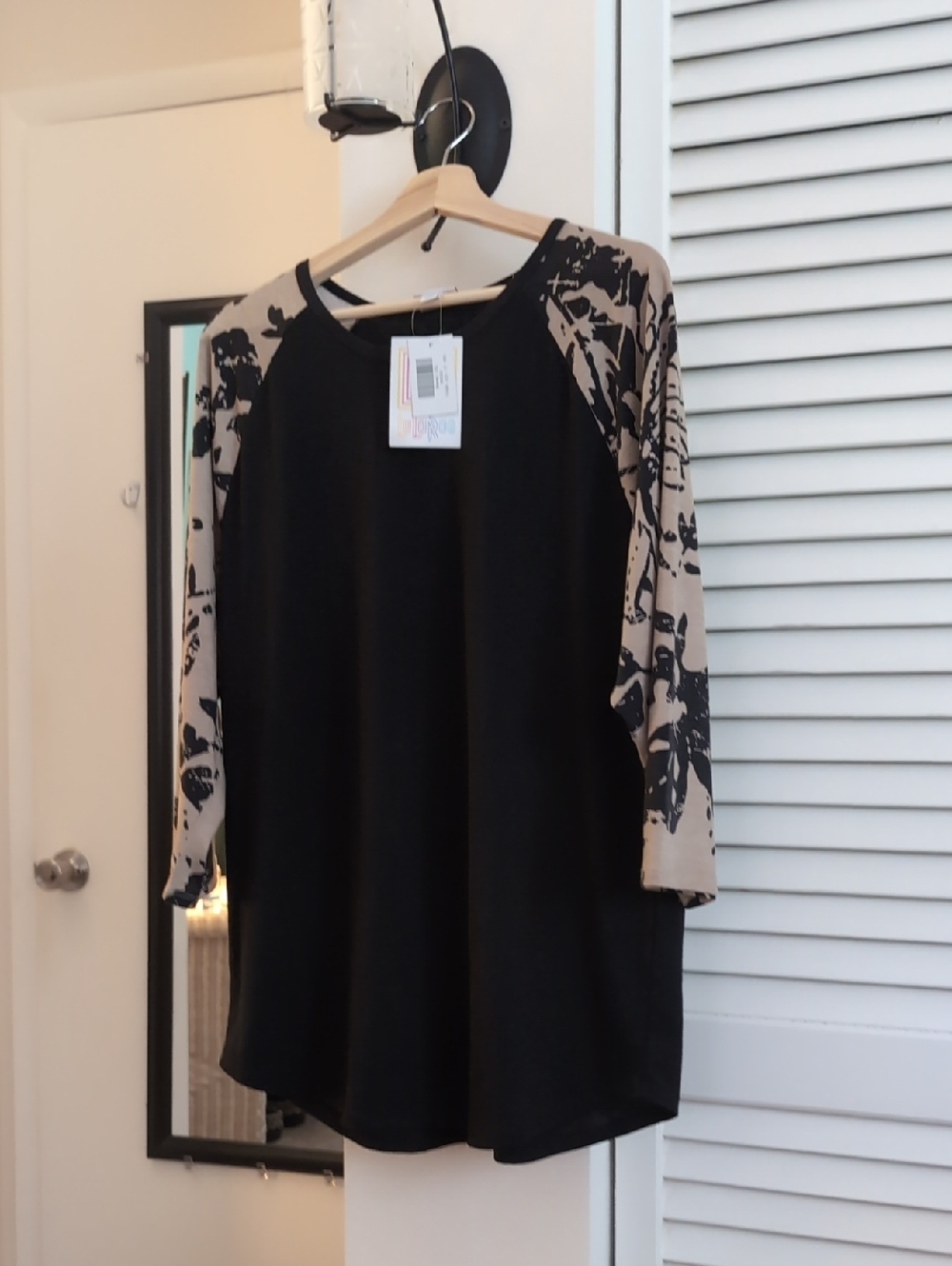 LuLaRoe Randy Black Tunic with Beige Floral Raglan Sleeves